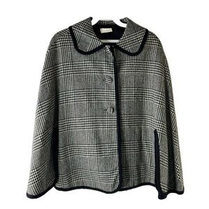 Vtg 60s plaid wool cape 🕵️‍♀️